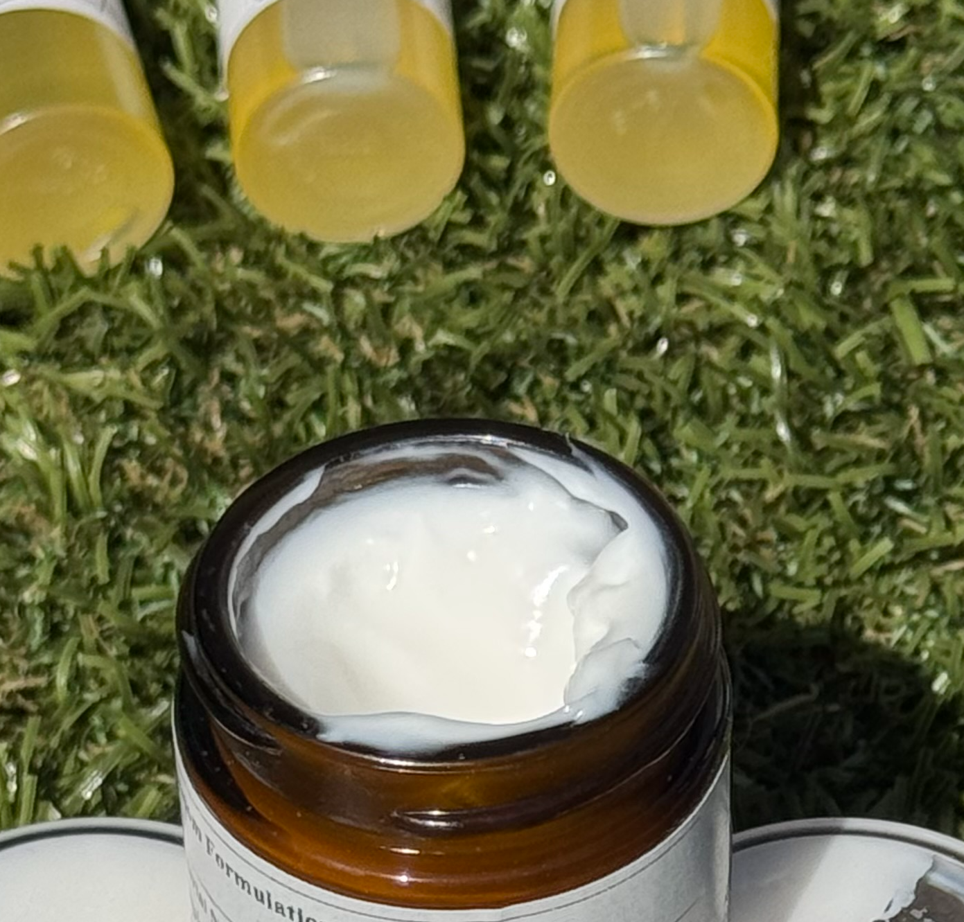 Conditioner sample in an amber jar